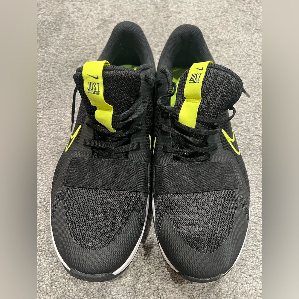 Nike men’s  Black and Yellow training Sneakers with Cushioned Soles US SIZE 12.